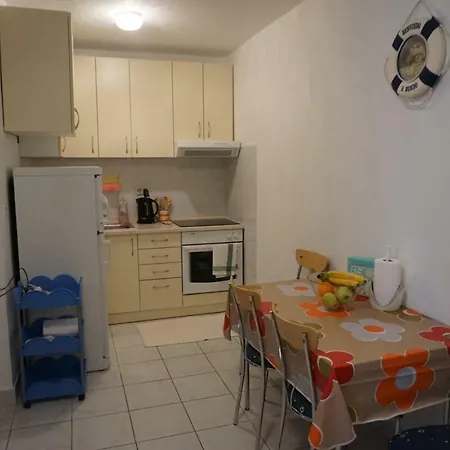 Nessy * Baška Voda