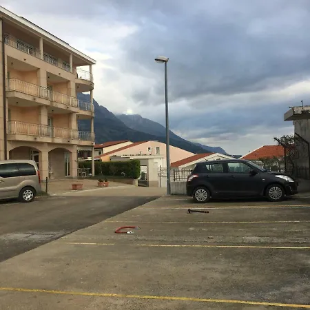 Nessy Apartment Baska Voda